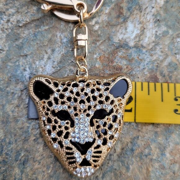 Crystal Leopard Head Keychain - Picture 5 of 6